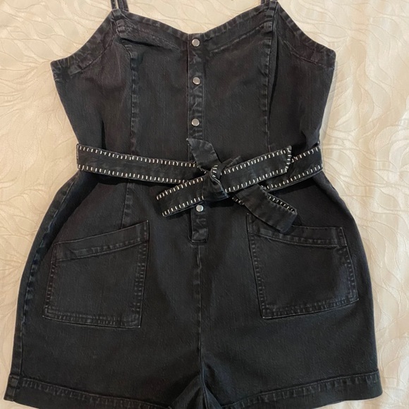 ‼️SOLD‼️Black Belted Twill Romper! - Picture 2 of 4